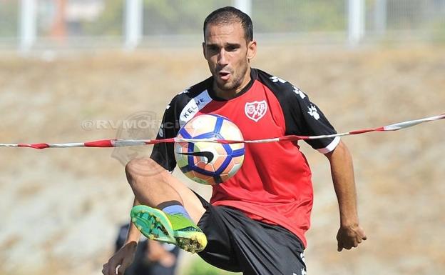 Nacho, durante un entrenamiento con el Rayo Vallecano.