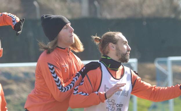 Rotpuller trata de superar a Borja en un entrenamiento en los Anexos. /RODRIGO JIMÉNEZ