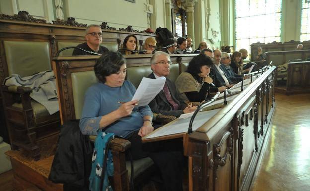 Reunión de alcaldes y representantes de los 23 municipios afectados. /El Norte