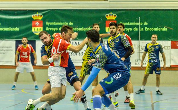 Lance del partido entre el Gerovida Arroyo y el Cangas de Asobal. /Jota de la Fuente