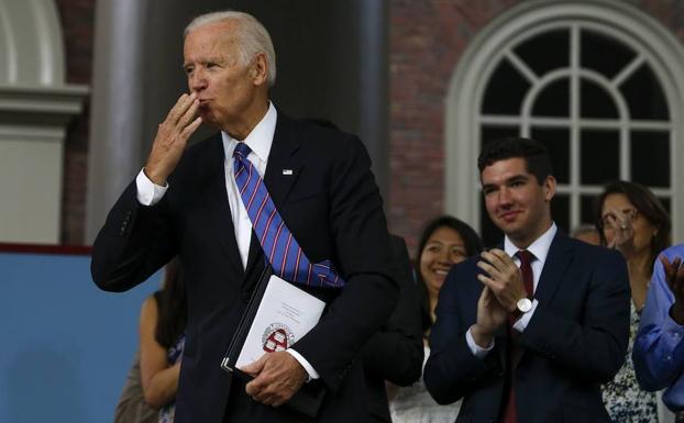 Joe Biden, exvicepresidente de Estados Unidos, en Harvard. /LISA HORNAK (Efe)