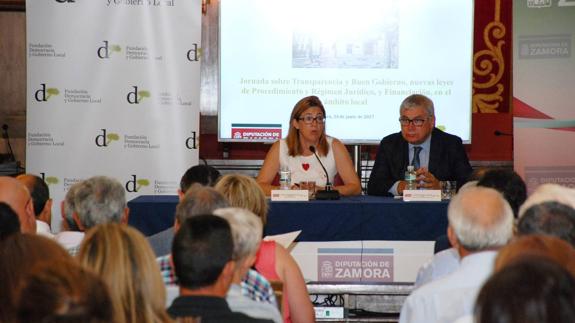 Asistentes a la jornada sobre transparencia celebrada en el salón de plenos de la Diputación de Zamora./El Norte