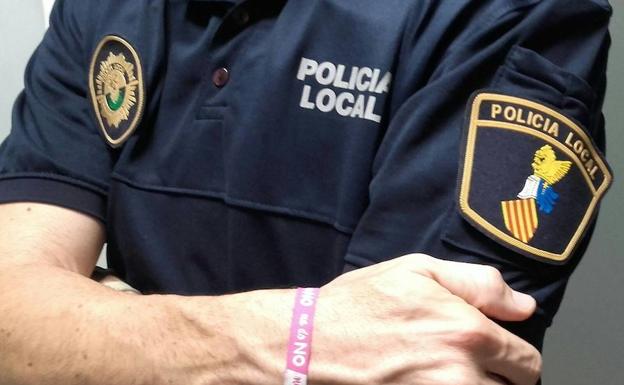 Un falso policía de Xàtiva estafó a una amiga./