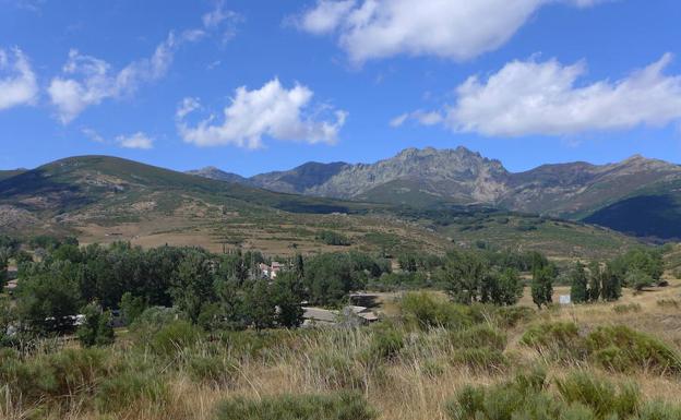 Triollo y Vidrieros, a los pies de la peña Curavacas.