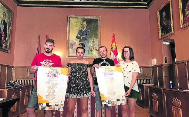 Representantes de la asociación Farinato Sound y del Ayuntamiento.::