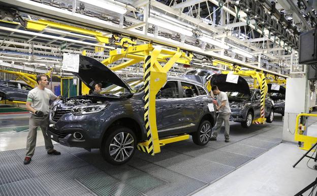 Trabajadores en la fábrica de Villamuriel, Palencia