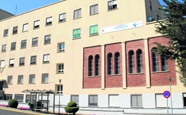 Entrada del hospital de Los Montalvos, donde está ubicado el servicio de Cuidados Paliativos.
