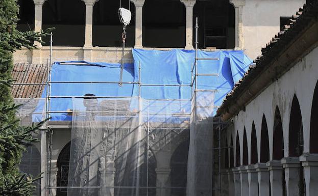Obras en las cubiertas del Monasterio del Parral.