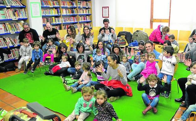 Actividad infantil en la biblioteca municipal.