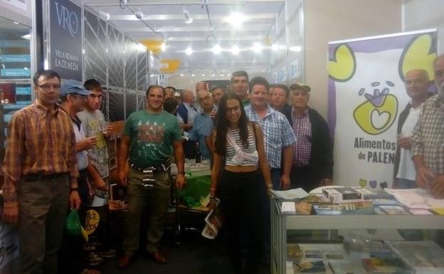 Agricultores y ganaderos palentinos, hoy en la feria de Salamanca.