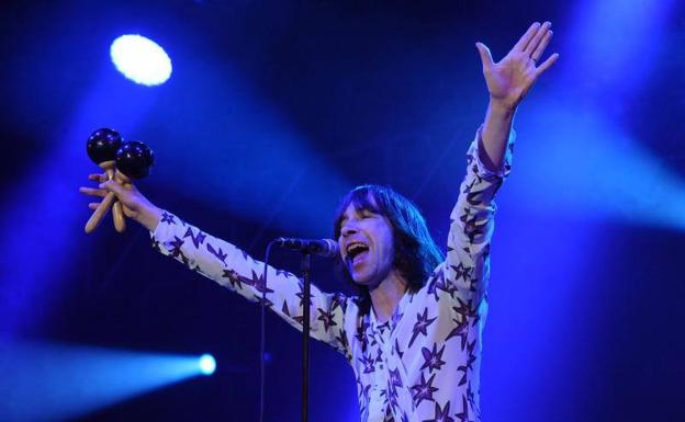 Bobbie Gillespie, líder de Primal Scream, durante el concierto ofrecido en la Plaza Mayor.