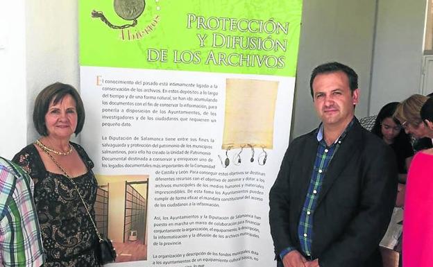 La alcaldesa de El Tornadizo, Feli Oliva, y el concejal Javier García.