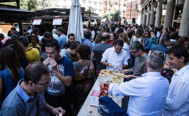 Ambiente de la Feria de Día en las casetas de Fuente Dorada.