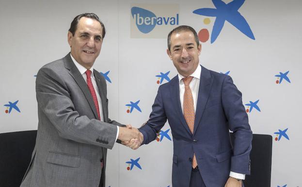 José Rolando Álvarez, presidente de Iberaval y José Manuel Bilbao director territorial de CaixaBank.
