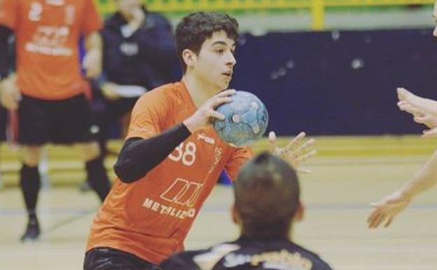 Hugo, en un partido con el Polideportivo Bejarano. /BMCS