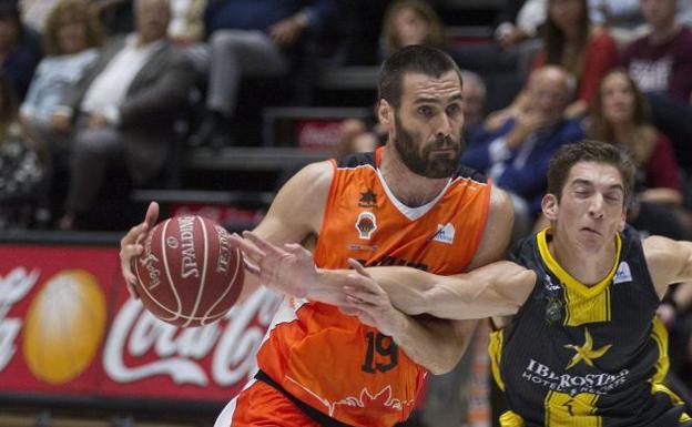Fernando San Emeterio, durante un partido contra el Valencia. /EFE