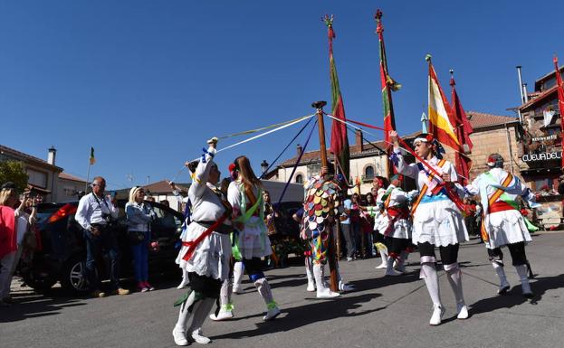 El Grupo de Danzas de Becerril, durante el Acto de Exaltación del Fuero de Brañosera. /N. E.