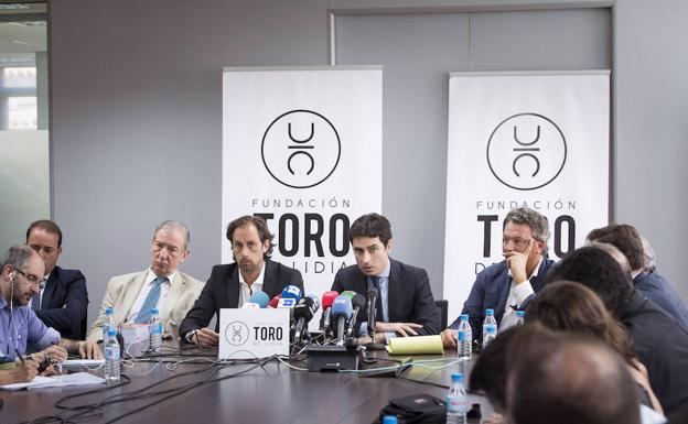 Comparecencia anterior de la Fundación Toro de Lidia y de sus abogados. /Efe