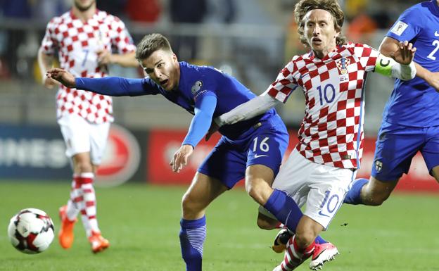Luka Modrid durante un partido con la selección croata. /Efe