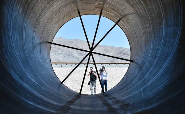 Tubo por donde viajarán las cápsulas de Hyperloop./Afp