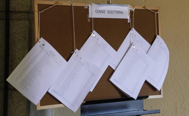 Las listas del censo electoral se exponen en el Rectorado y en las diferentes facultades. /MANUEL LAYA