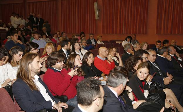 El público, en el acto de apertura del curso de la UNED. /Antonio Quintero