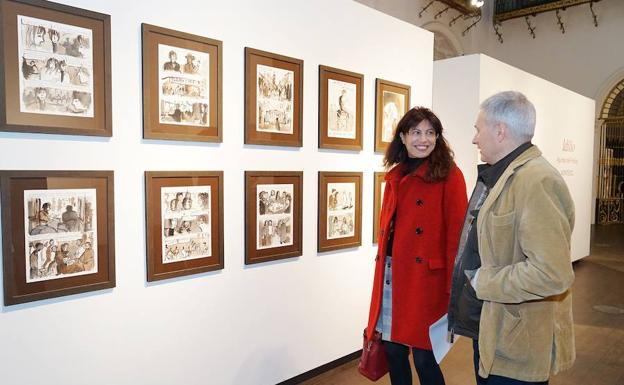 La concejala Ana Redondo, junto a Javier Montesol en la exposición inaugurada en Las Francesas. /El Norte