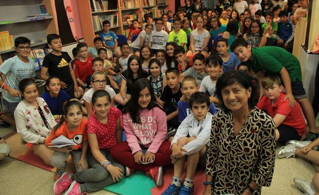 Elisa Delibes, en primer plano, en una acción de la Fundación. /El Norte