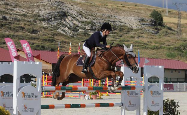 Loyola Iñiguez con Soura de Mesille , campeona de Castilla y León 2016 en adultos/