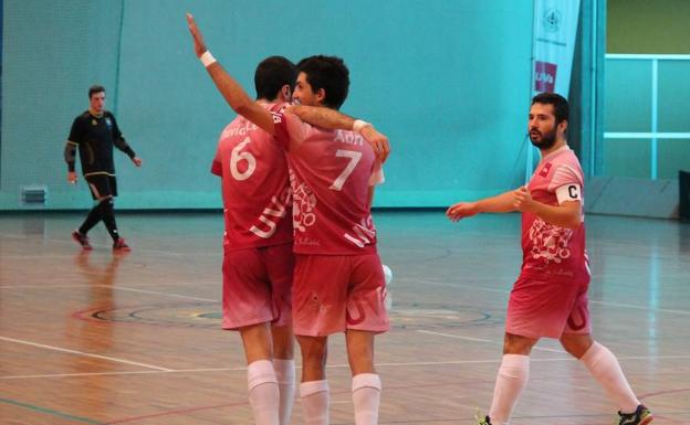 Leal, Adri y Ofa celebran un gol en un partido anterior/