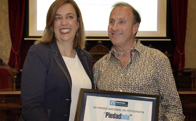 Tino Soriano, con la presidenta de la Diputación. /El Norte
