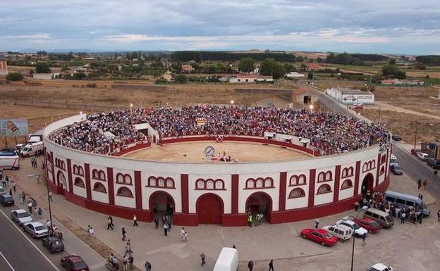 Plaza de toros de Aranda de Duero/RICARDO CARBAJAL