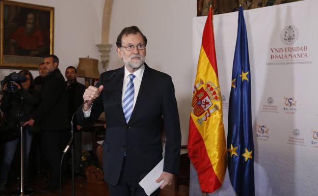 El presidente del Gobierno, Mariano Rajoy, antes de su alocución ante la prensa. /MANUEL LAYA