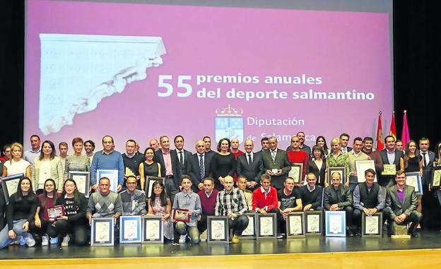 Foto general de premiados en la Gala del Deporte Salmantino. /MANUEL LAYA