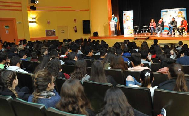 El público del Centro Cívico Delicias durante el último recital para institutos del Abbapalabra. /R. Jiménez