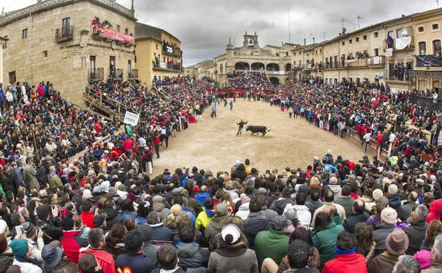 Imagen de la plaza durante el Carnaval. /EL NORTE