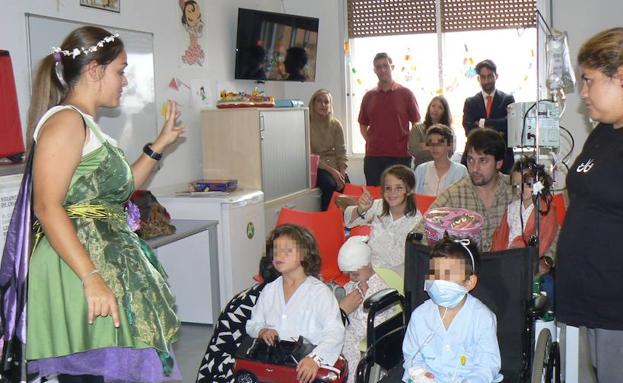 Entrega de juguetes en el Hospital Clínico./
