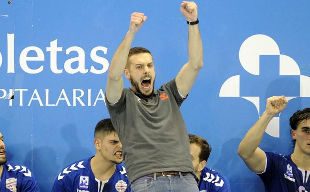 Nacho González celebra un gol /
