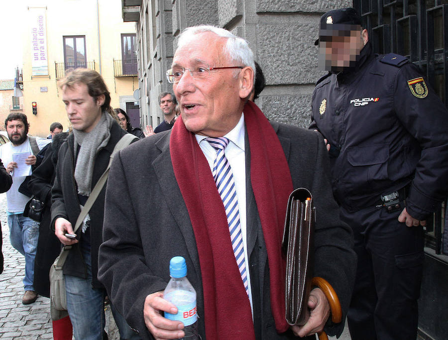 Atilano Soto sale de los juzgados de Segovia tras prestar declaración en enero de 2014./Antonio Tanarro