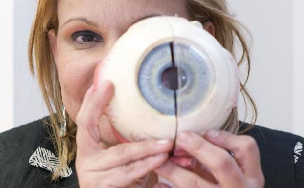 Guerra a la ceguera. La doctora Celia Sánchez, nombrada en 2009 la mejor investigadora del año./EMILIO PEREDA