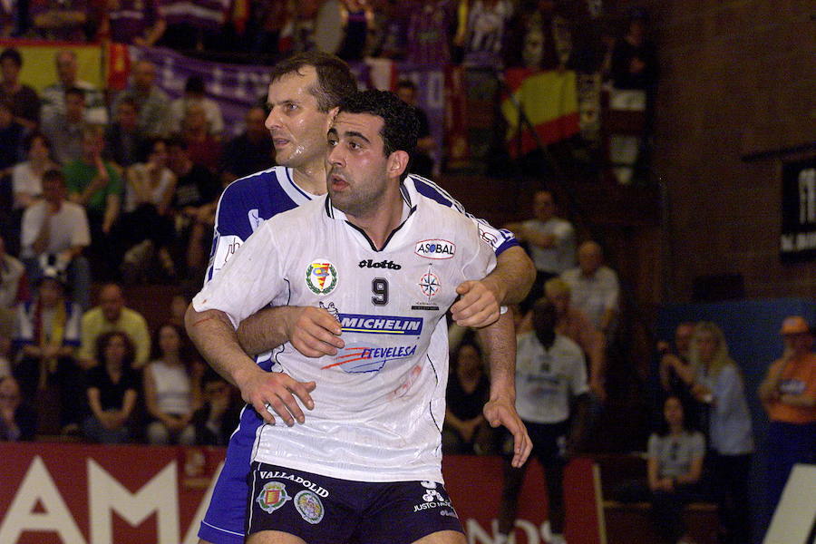 Pisonero, durante la final de la Copa City ante el Grosswalstadt alemán en el año 2000. /