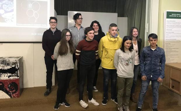 Los jóvenes premiados./El Norte