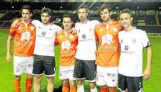 David Gallego, Juanan, Piojo, Coque, Carlos de la Nava y Garban tras el derbi en el Helmántico entre Salmantino y Unionistas./MANUEL LAYA
