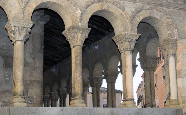 Una de las partes del atrio que peor aspecto presenta la Iglesia de San Martín. /Antonio De Torre