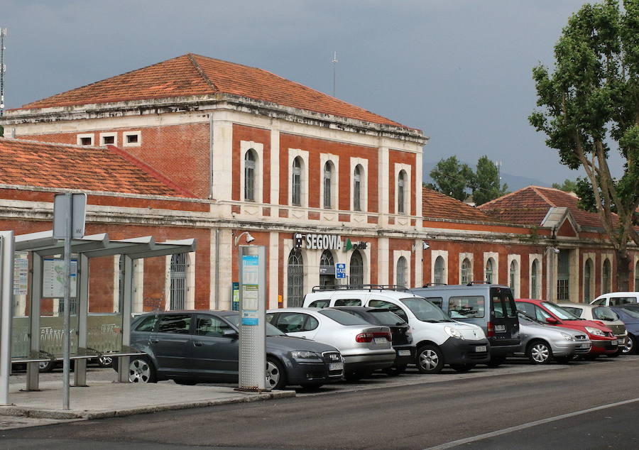 Fachada de la estación de Renfe, en la carretera de Villacastín./Antonio de Torre