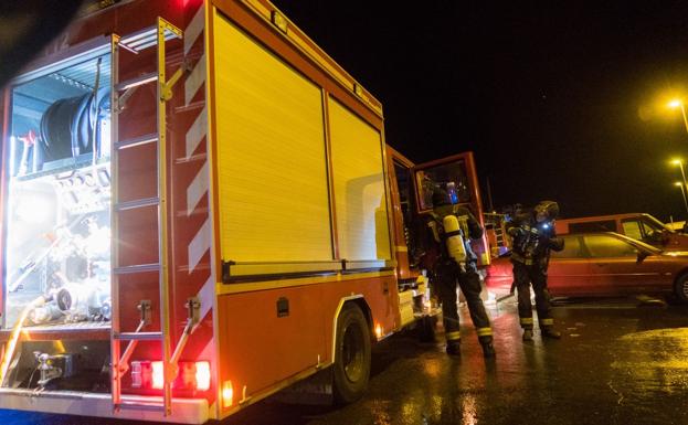 Imagen de Bomberos de León en el lugar del suceso./