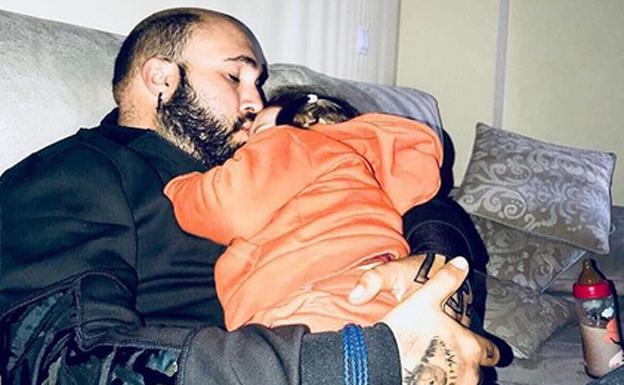 Kiko Rivera con su hija Ana en brazos. /Instagram