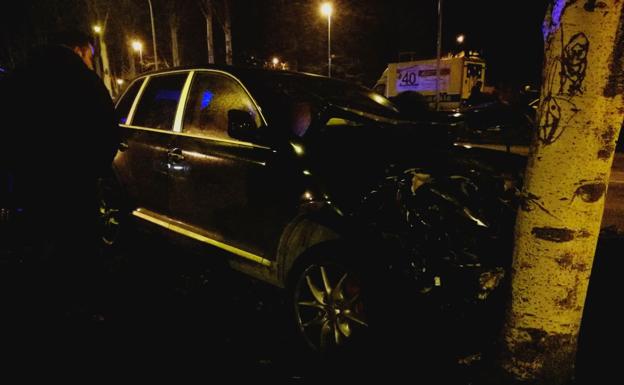 Vehículo, marca Cayenne, contra el que impacto el coche de la víctima y los heridos.