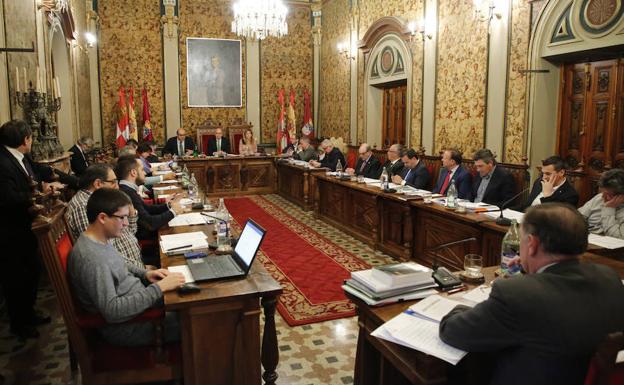 Sesión plenaria correspondiente al mes de febrero celebrada ayer en la Diputación de Salamanca, en la que se aprobaron la mayor parte de los puntos del orden del día. /MANUEL LAYA