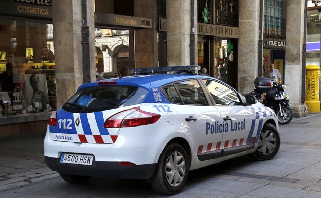 Coche de la Policía Local. /A. Quintero
